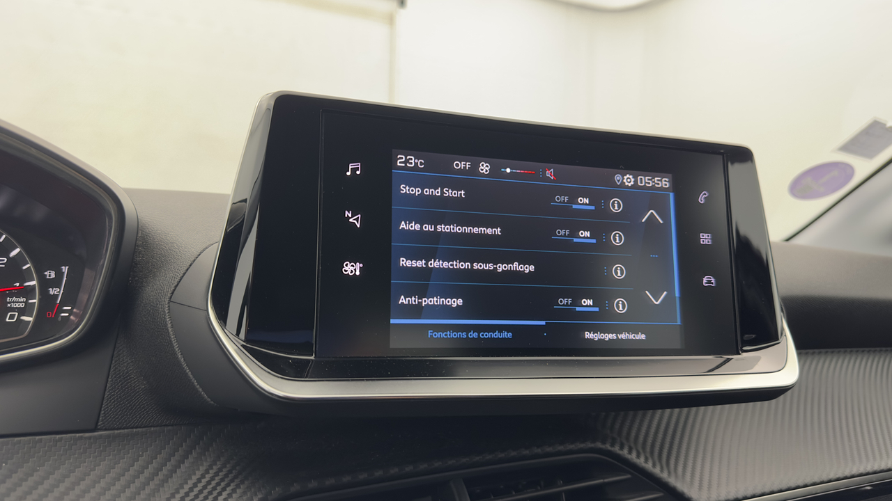 Peugeot 208 PureTech 100 S&amp;S EAT8 — photo 29