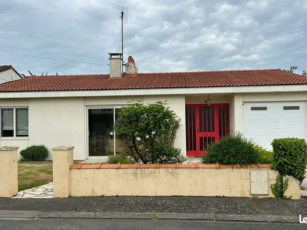 Maison avec 2 garages au puy st bonnet