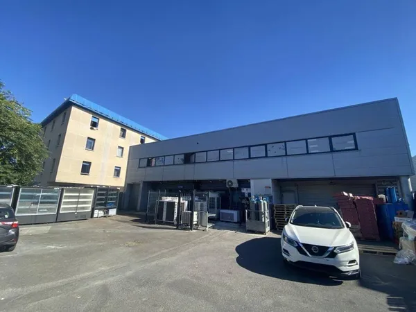 Local d'activité 681 m²