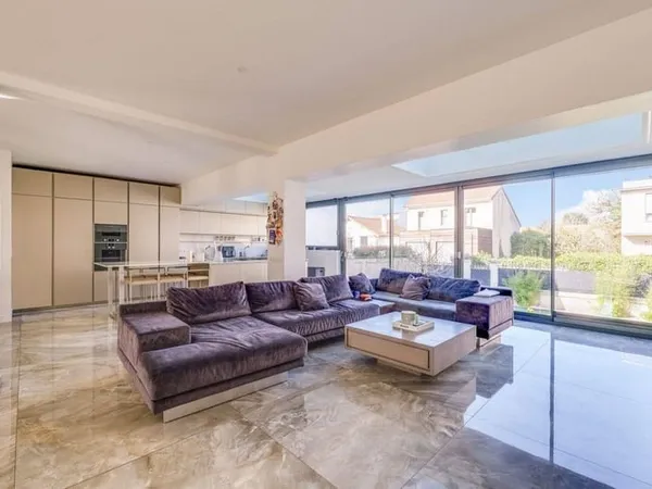 Maison 7 pièces 260 m²