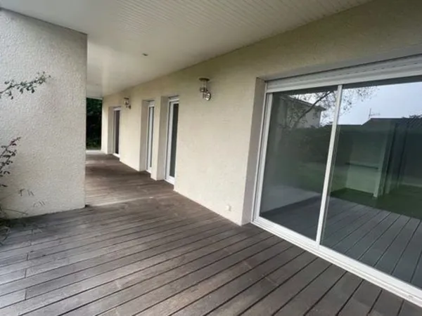 Maison 5 pièces avec terrasse et jardin