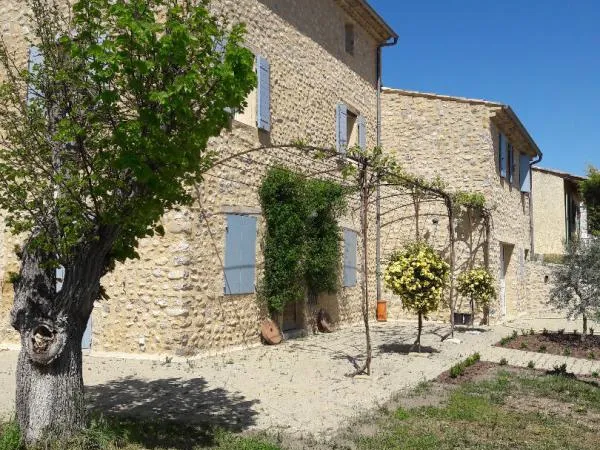 Bâtisse Provençale 10 pièce(s) de 243,07 m2