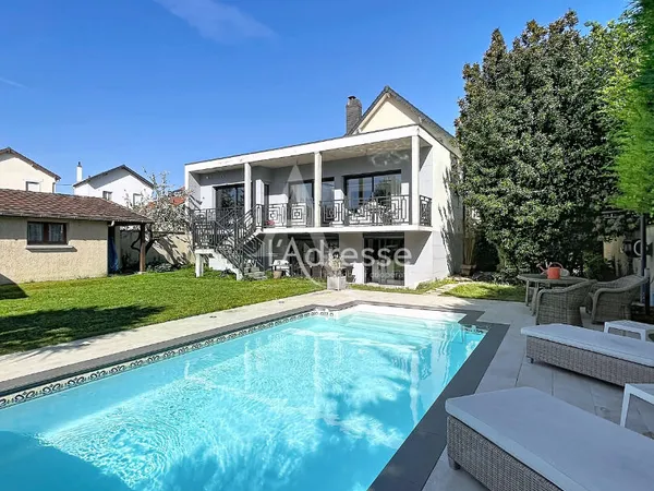 CHELLES - PROPRIÉTÉ D'EXCEPTION DE 254M² - PISCINE CHAUFFÉE - PRESTATIONS LUXUEUSES