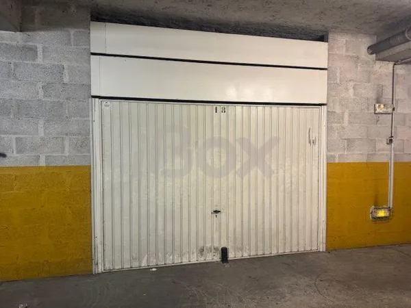 Garage et parking Location Toulon 24m² 164€