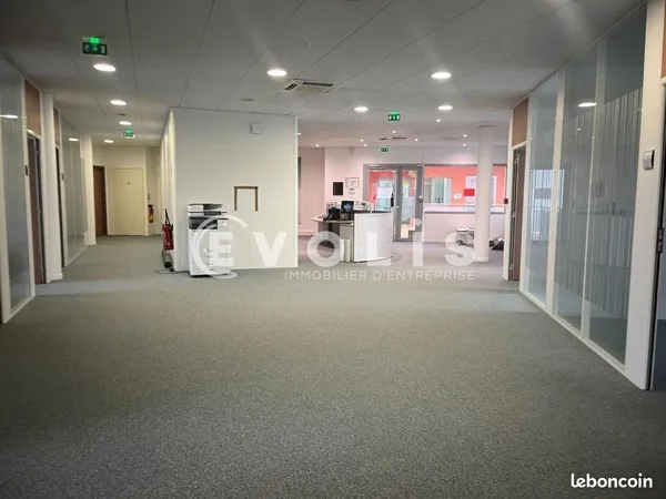 Bureau 410 m²