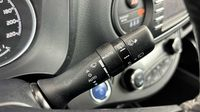 Toyota Yaris 100h Chic 5p — photo 25