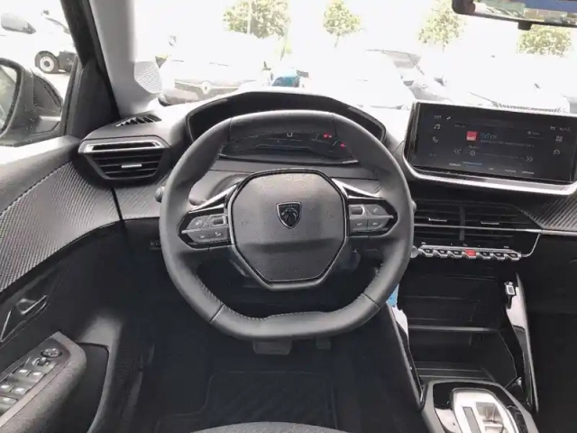 Peugeot 208 hybrid 110 ch e-dcs6 — photo 9