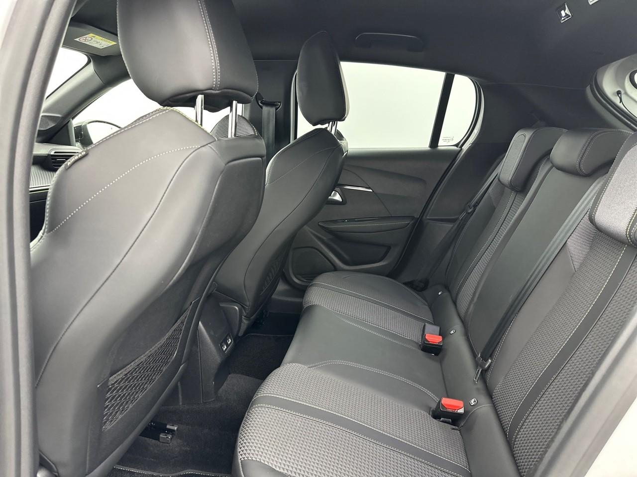 Peugeot 208 puretech 100 s&s eat8 gt — photo 12