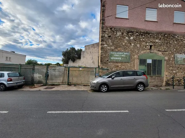 Local à usage commercial ou artisanal 126 m2 + cour fermée 160 m2