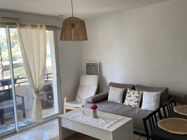 Appartement T2 meublé au rez-de-chaussée avec parking
