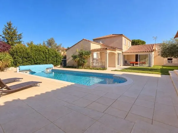 Villa 4 chambres - Avec piscine et Poolhouse - Un cadre de vie privilégié