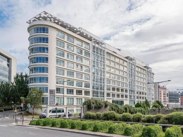 Bureaux 681 m²