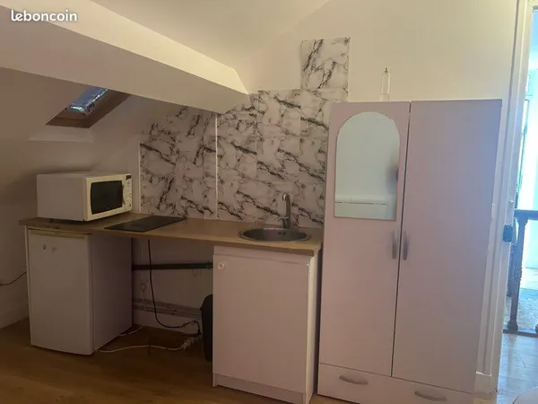 Chambre meublée