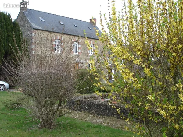 Maison en pierre à louer à Landivy 53190