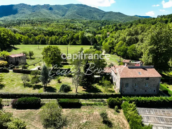 Propriété 7 pièces 243 m²