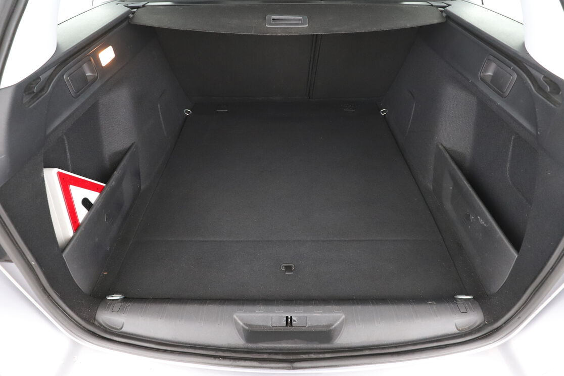 Peugeot 308 SW 1.5 Blue-HDi Active — photo 16