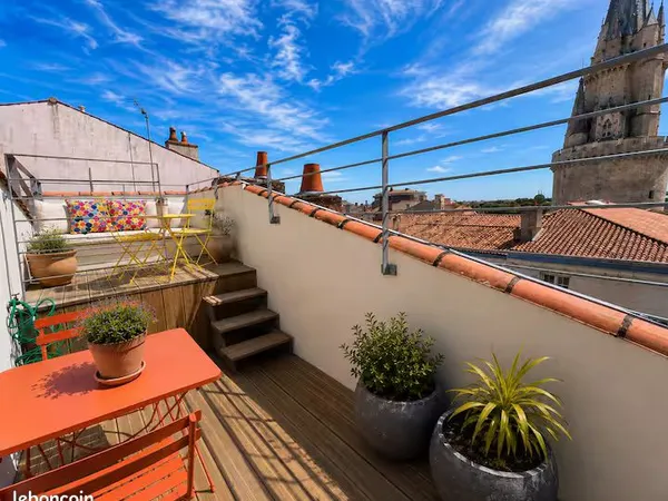 Duplex 3 pièces avec terrasse dans le centre historique - BAIL MOBILITE