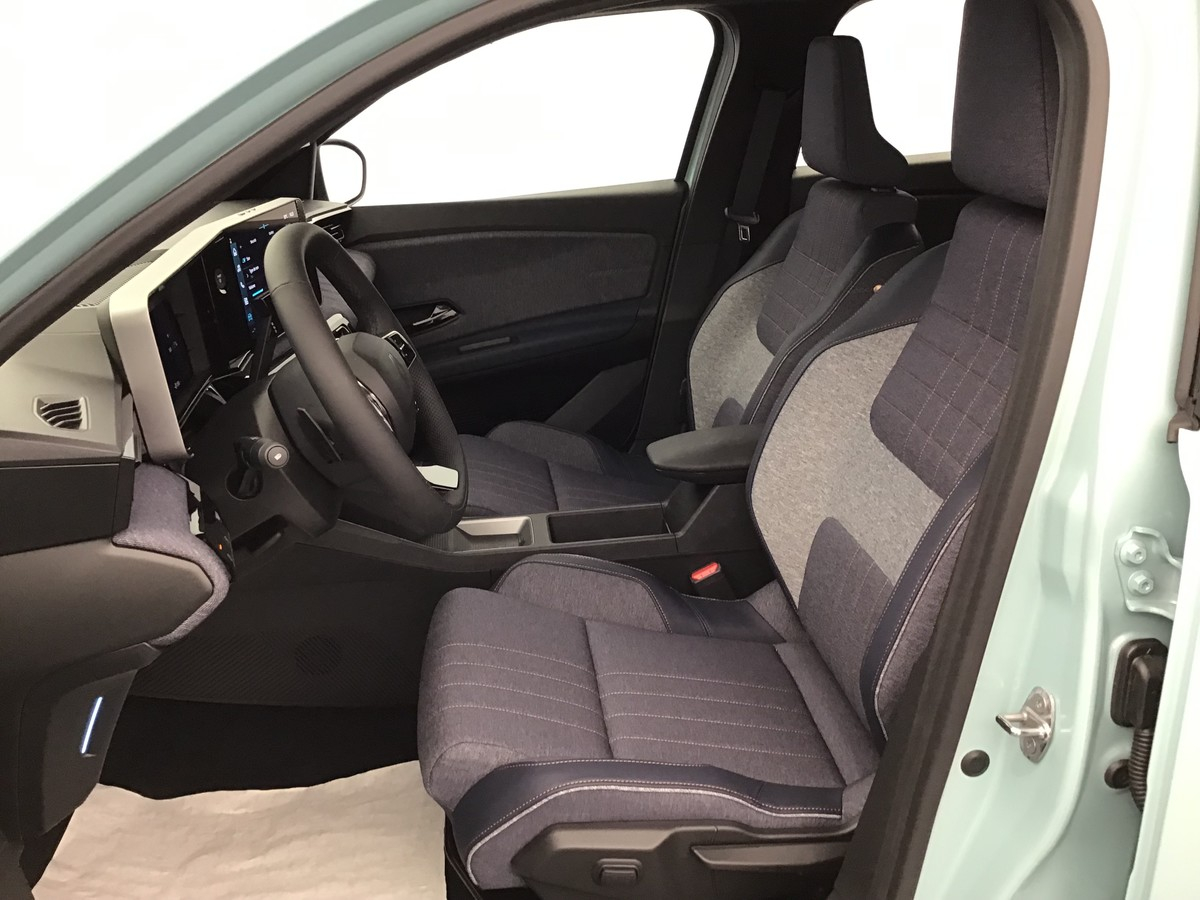 Renault R4 — photo 26