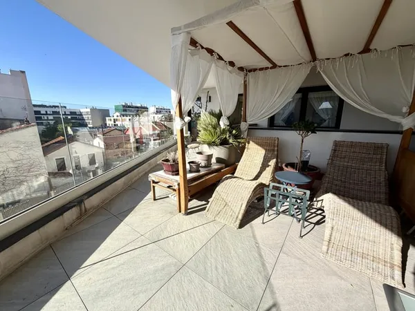 ** MAGNIFIQUE T4 AVEC TERRASSE A ROMAINVILLE PLACE CARNOT **