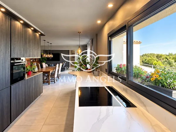 Villa contemporaine, vue dominante panoramique, 196m2 Utiles, 4c