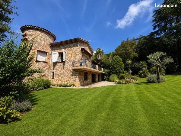 Villa 7 pièces 340 m²