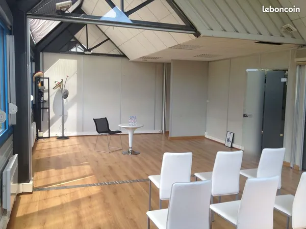 Bureau 25 m2- Albertville- Local tertiaire- Bail pro ou commercial