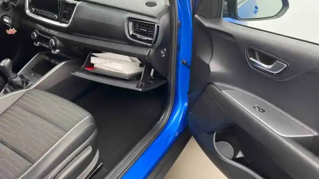 Kia Stonic 1.0 t-gdi 100 ch bvm6 — photo 31