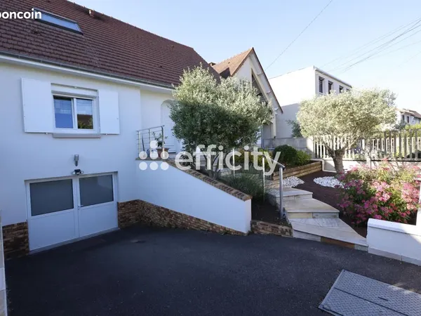 Maison 5 pièces 195 m²