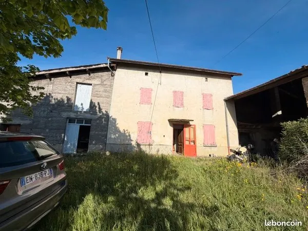 Ferme Dauphinoise 90 m2 avec de nombreuses dépendances à Rénover + parcelle de terrain 3000 m2