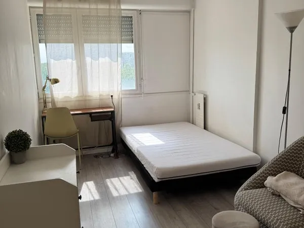 Très belle chambre 12m2 Evry 50m RER D