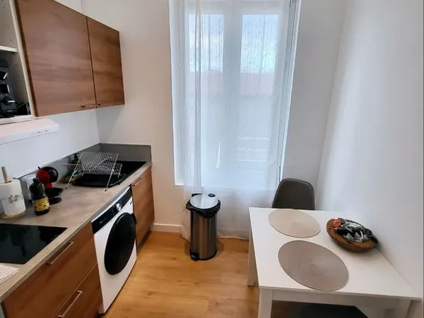A louer T1 meuble 38m2, quartier du Palais