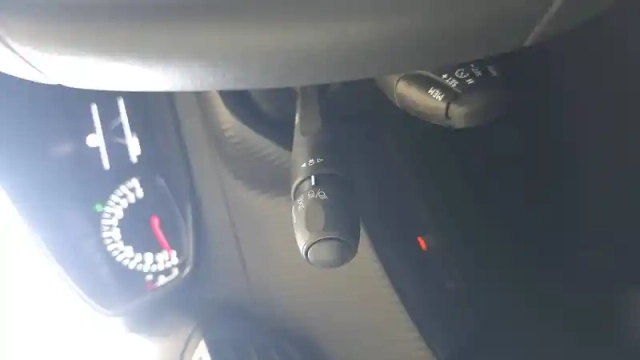 Peugeot 208 puretech 100 s&amp;s bvm6 — photo 38