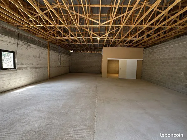 Local entrepôt 160m2