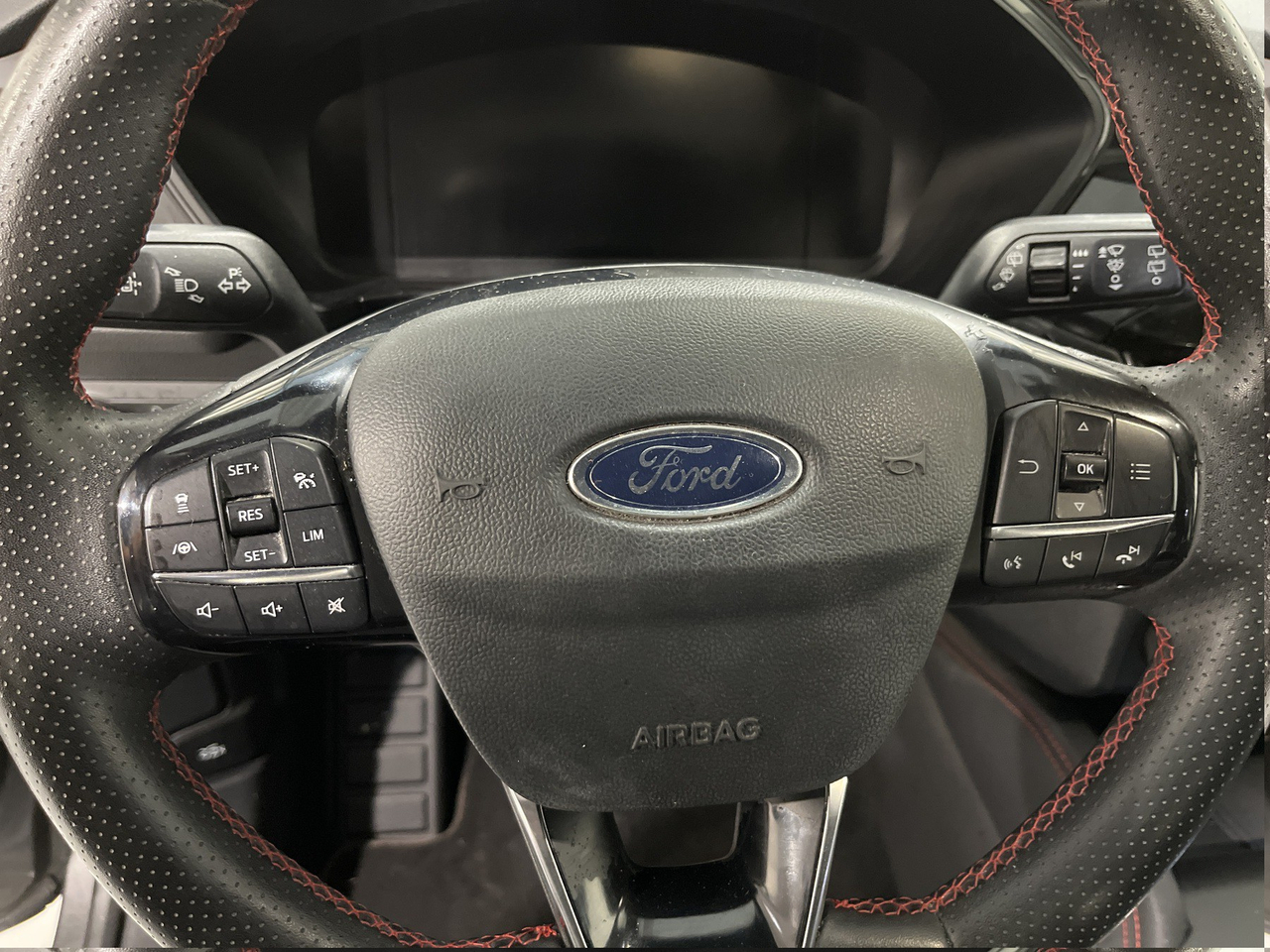 Ford Kuga — photo 80