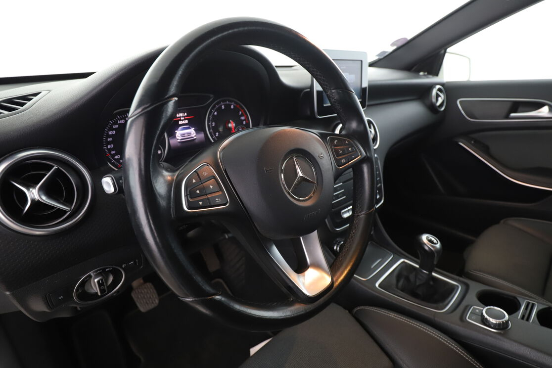 Mercedes-Benz Classe A 180 Inspiration — photo 10
