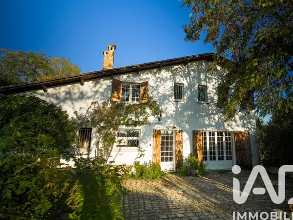 Maison 10 pièces 251 m²