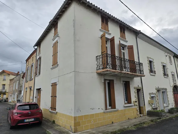 MAISON DE BOURG LUMINEUSE DANS SECTEUR TRES CALME