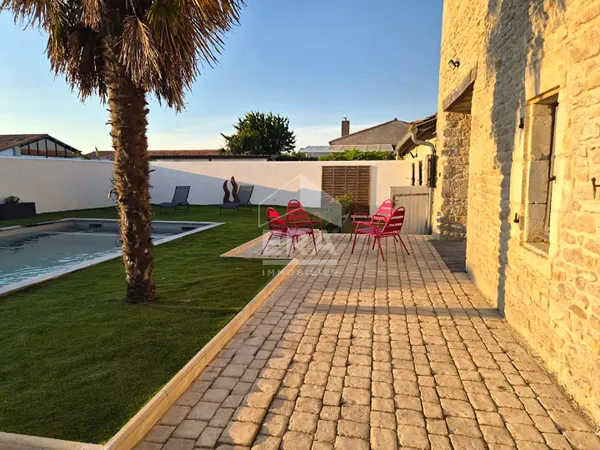 Maison 7 pièces 300 m²