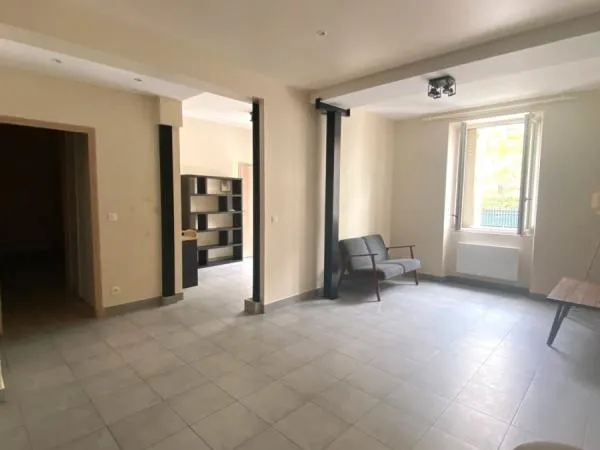 NANTERRE-3 PIECES-54M2