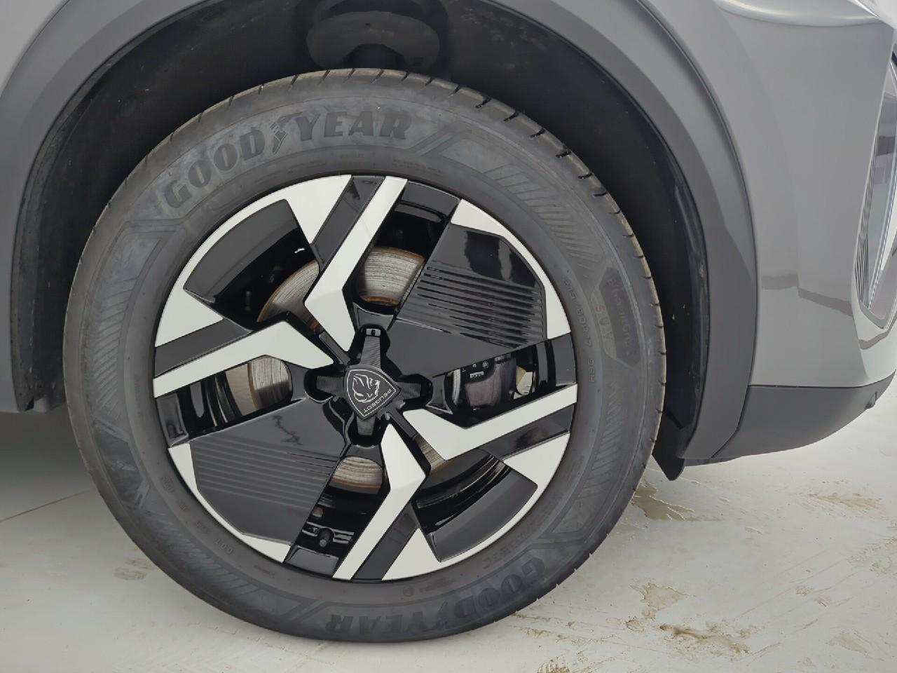 Peugeot 2008 hybrid 145 ch e-dcs6 allure — photo 30