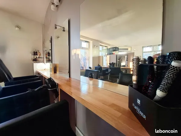 Fonds de commerce salon de coiffure - + de 80m² Bouray/Juine- Hypercentre & Parking