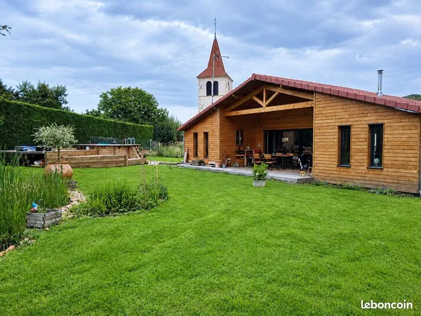 Maison ossature bois de plain-pied 96 m² - Grand terrain 1800 m² avec piscine - Pradines (42630)
