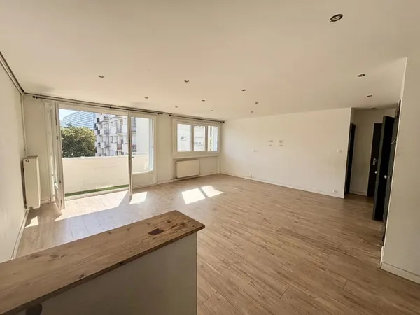 T4 avec balcon et parking dans résidence sécurisée