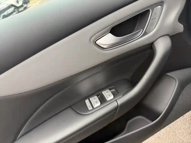 Mg Mg4 premium 64kwh 140kw — photo 18