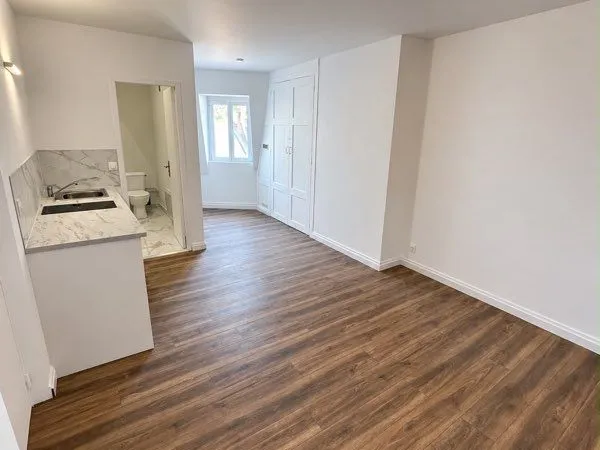 Studio centre ville St Just en chaussée eau compris