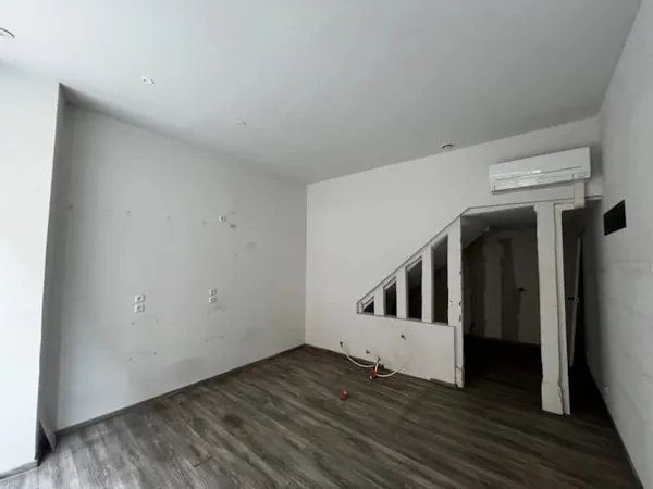 Local 27 m²