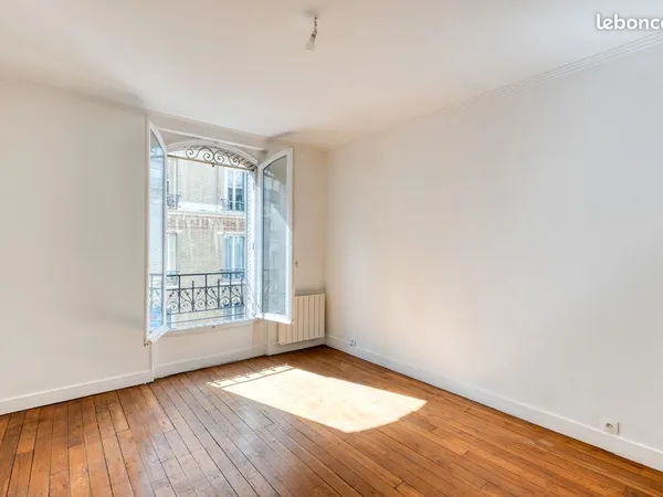 EXCLUSIVITÉ : Rue Claude Decaen/ Quartier Daumesnil, Appartement deux pièces Traversant et lumineux