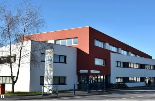 Auray - Cabinet médical / Plateau de bureaux de 180 m² avec 7 stationnements