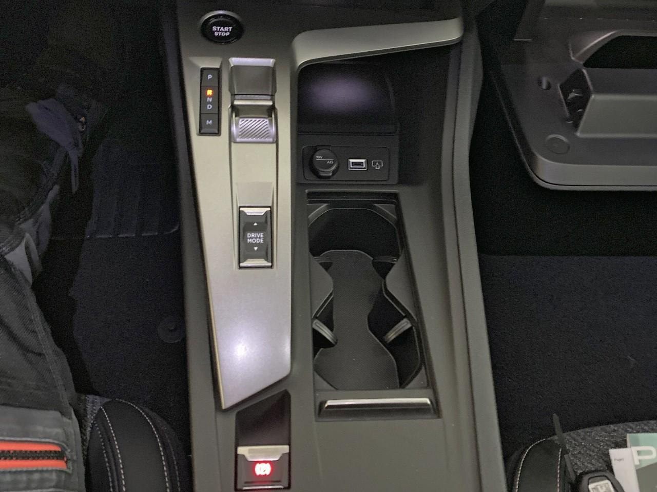 Peugeot 308 sw hybrid 145 e-dcs6 allure — photo 17