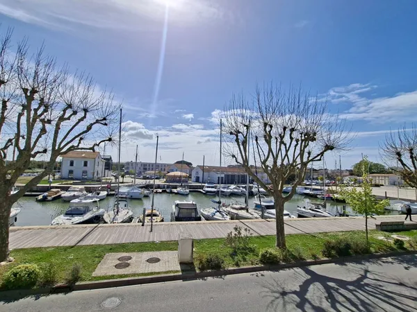 Maison 8 pièces 233 m²